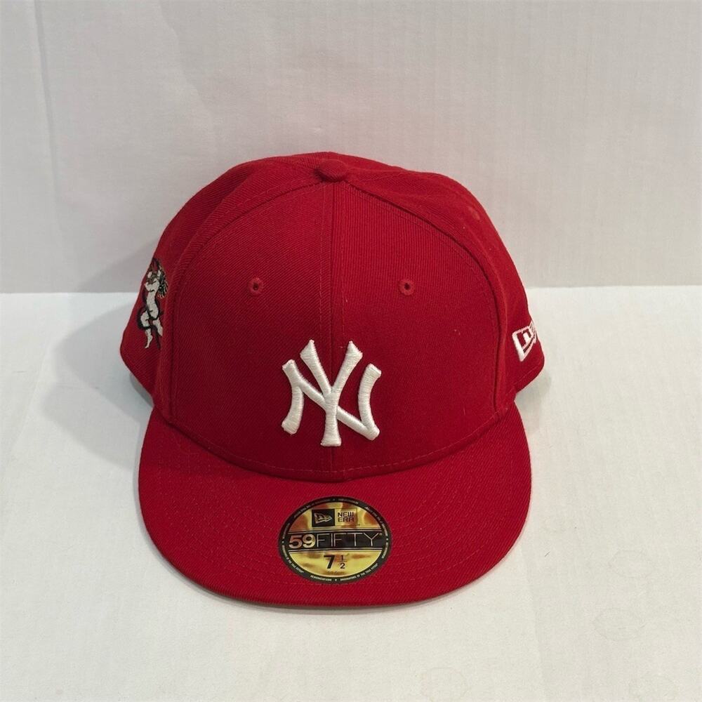 New Era New York Yankees Fitted Cap Red Valentine Cupid Side Patch Size